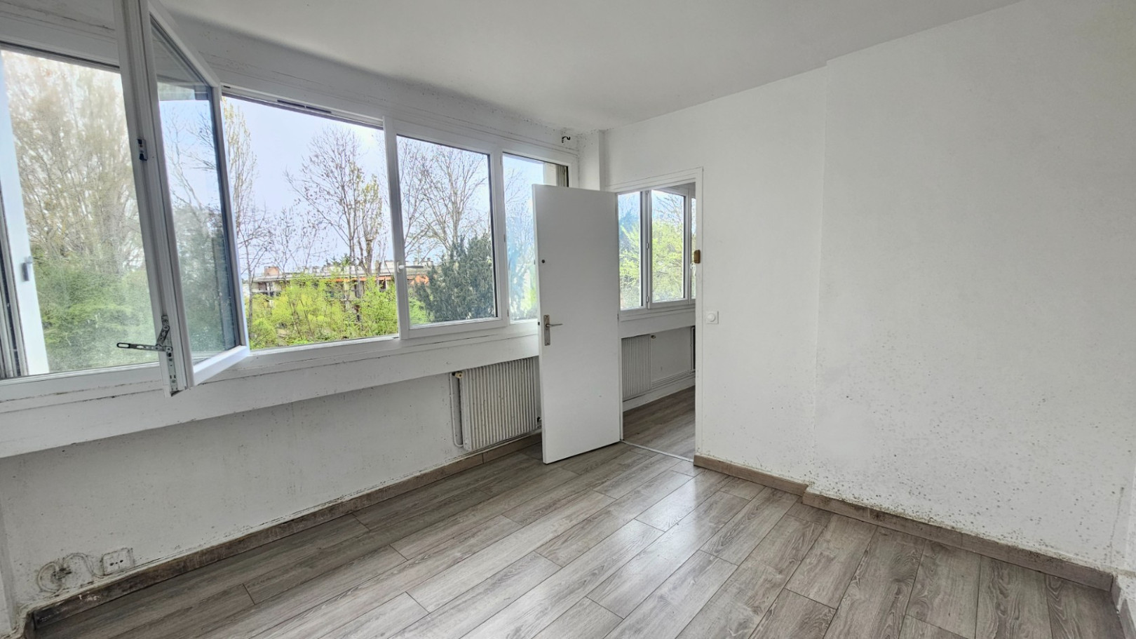 
                                                Vente
                                                 APPARTEMENT 4 PIECES