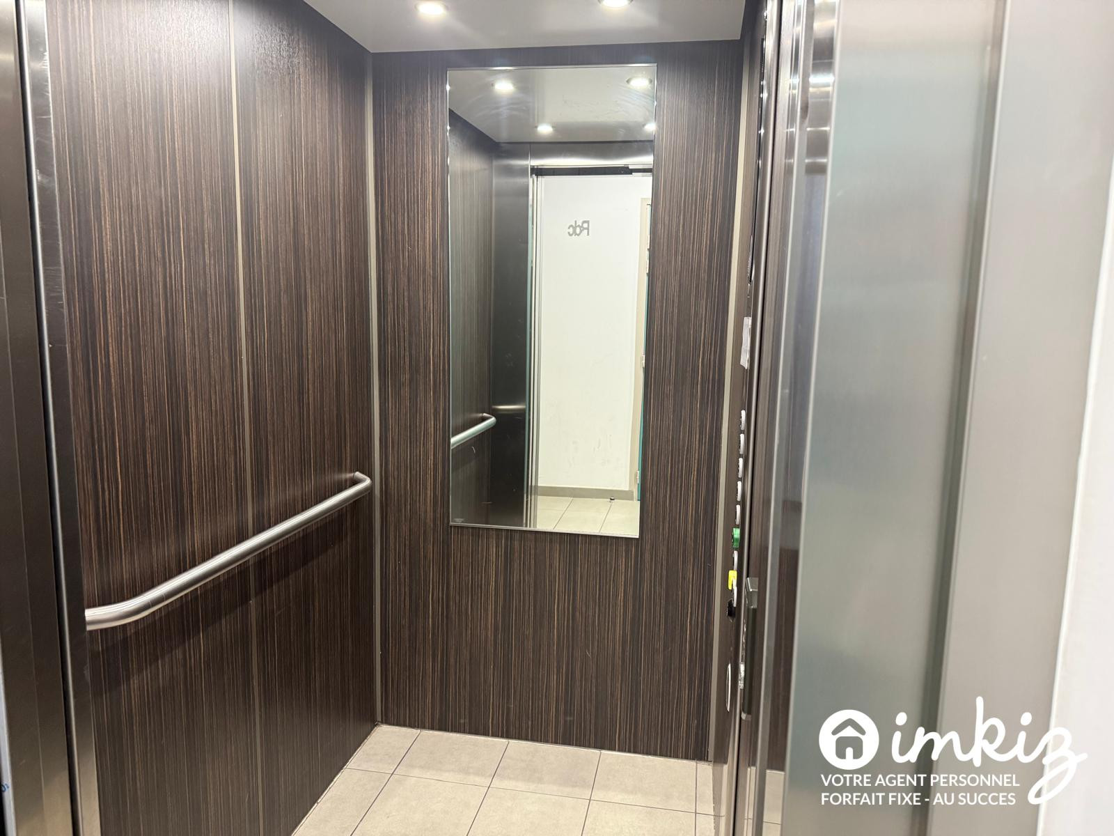 
                                                Vente
                                                 Appartement 4 pièces