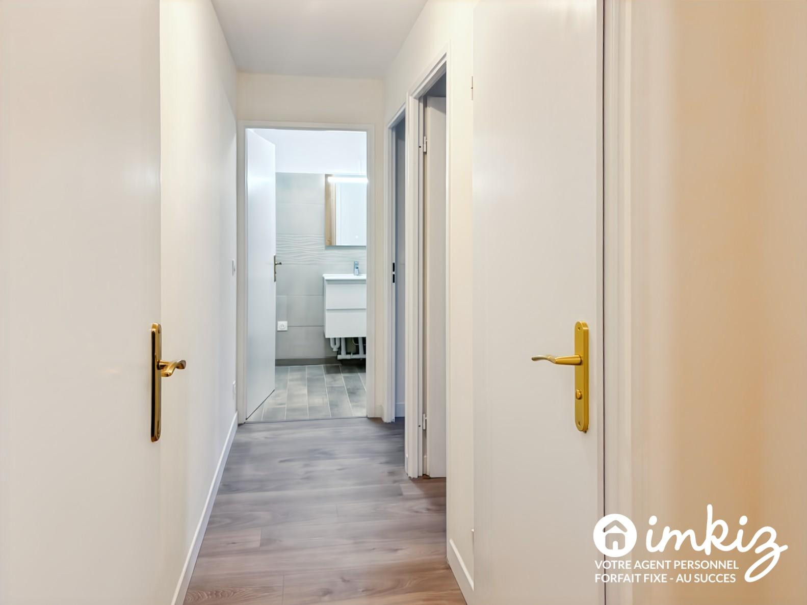 
                                                Vente
                                                 4 pièces de 62 m², comme neuf vue jardin parking