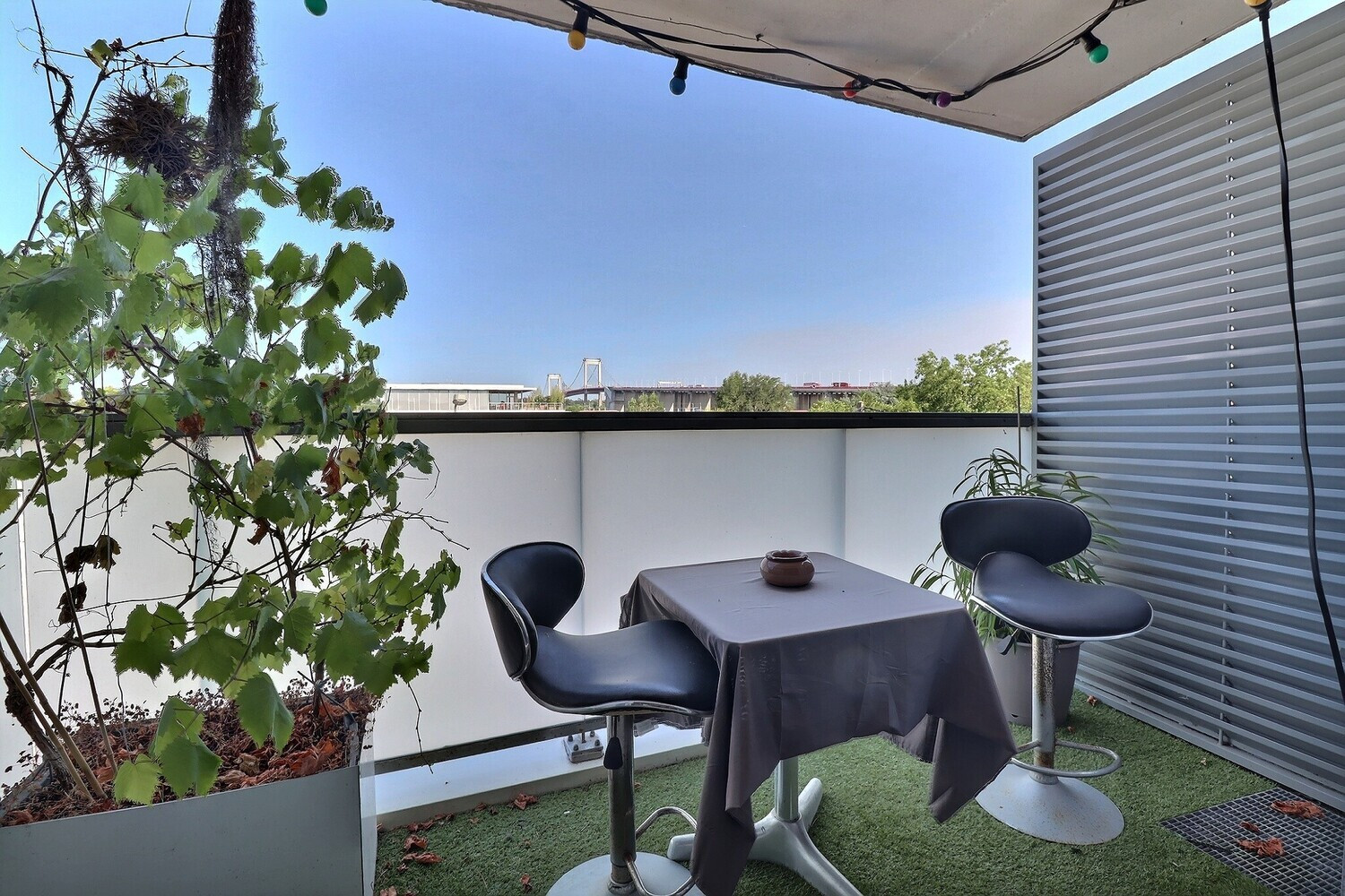 
                                                Vente
                                                 Joli T4 Bordeaux - vue Pont d'Aquitaine