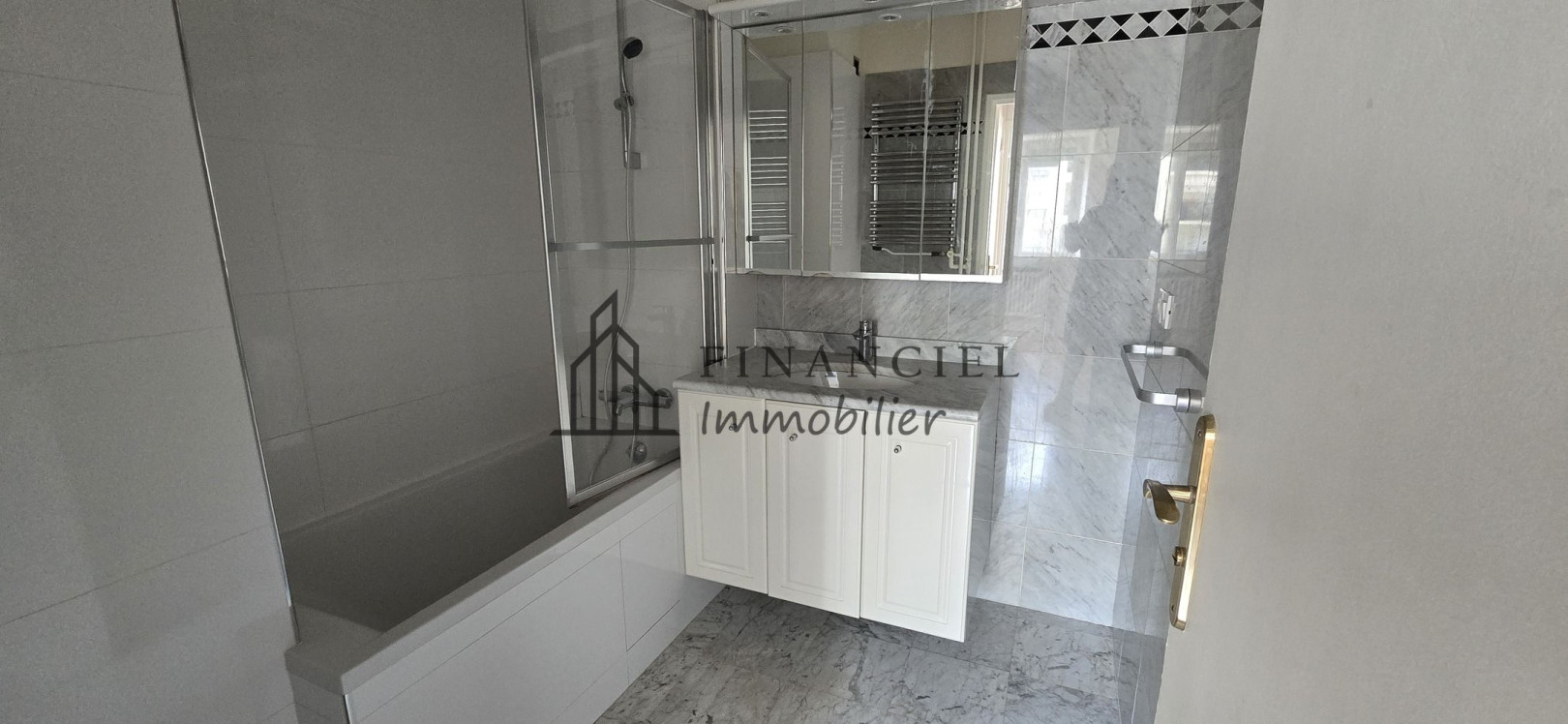 
                                                Location
                                                 Appartement 4 pièces
