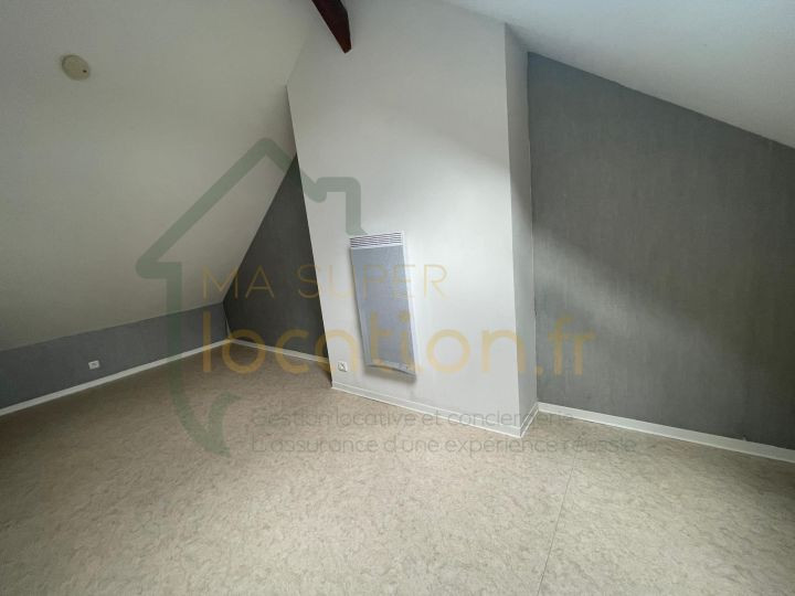 
                                                Location
                                                 Appartement 4 pièces 70m2 dans un village calme proche de SAINT-QUENTIN