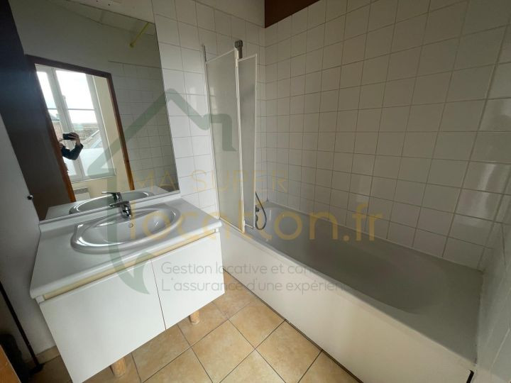 
                                                Location
                                                 Appartement 4 pièces 70m2 dans un village calme proche de SAINT-QUENTIN