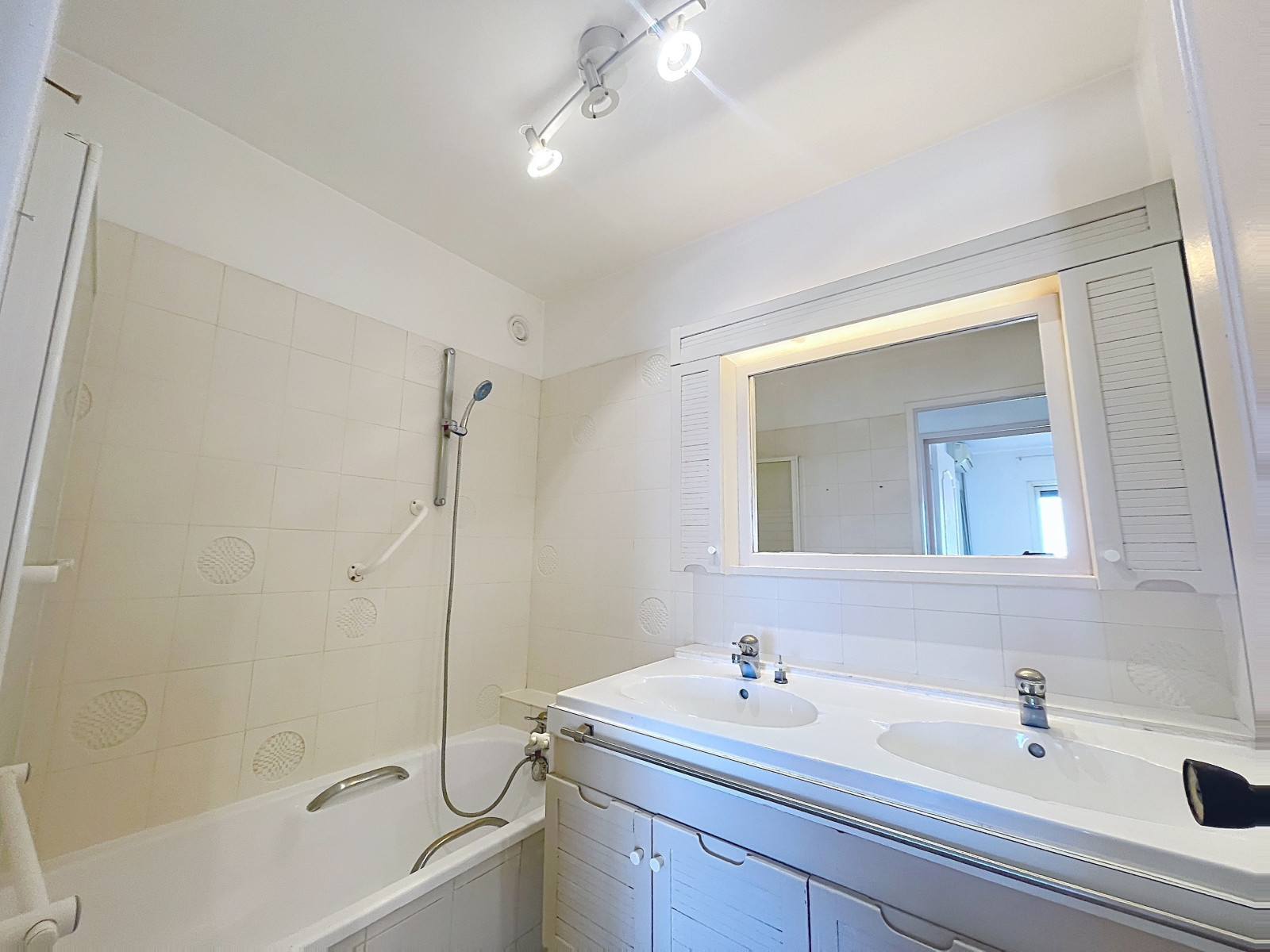 
                                                Vente
                                                 Appartement  - 4 pièces  - 72.56 m²