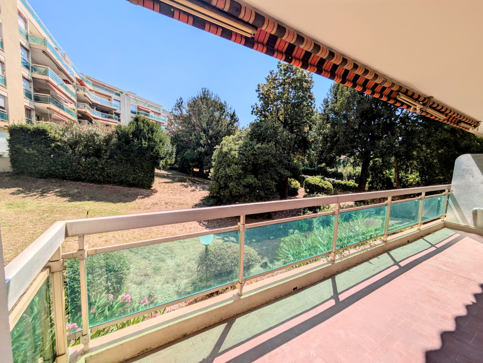 
                                                Vente
                                                 Appartement  - 4 pièces  - 94.73 m²