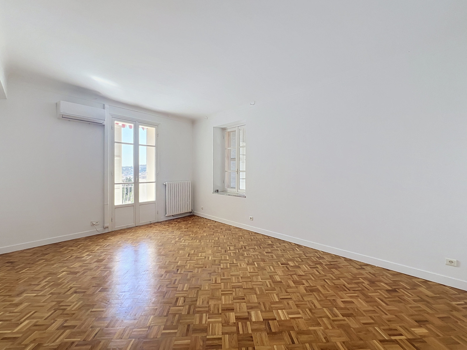 
                                                Location
                                                 Appartement  - 4 pièces  - 97.54 m²