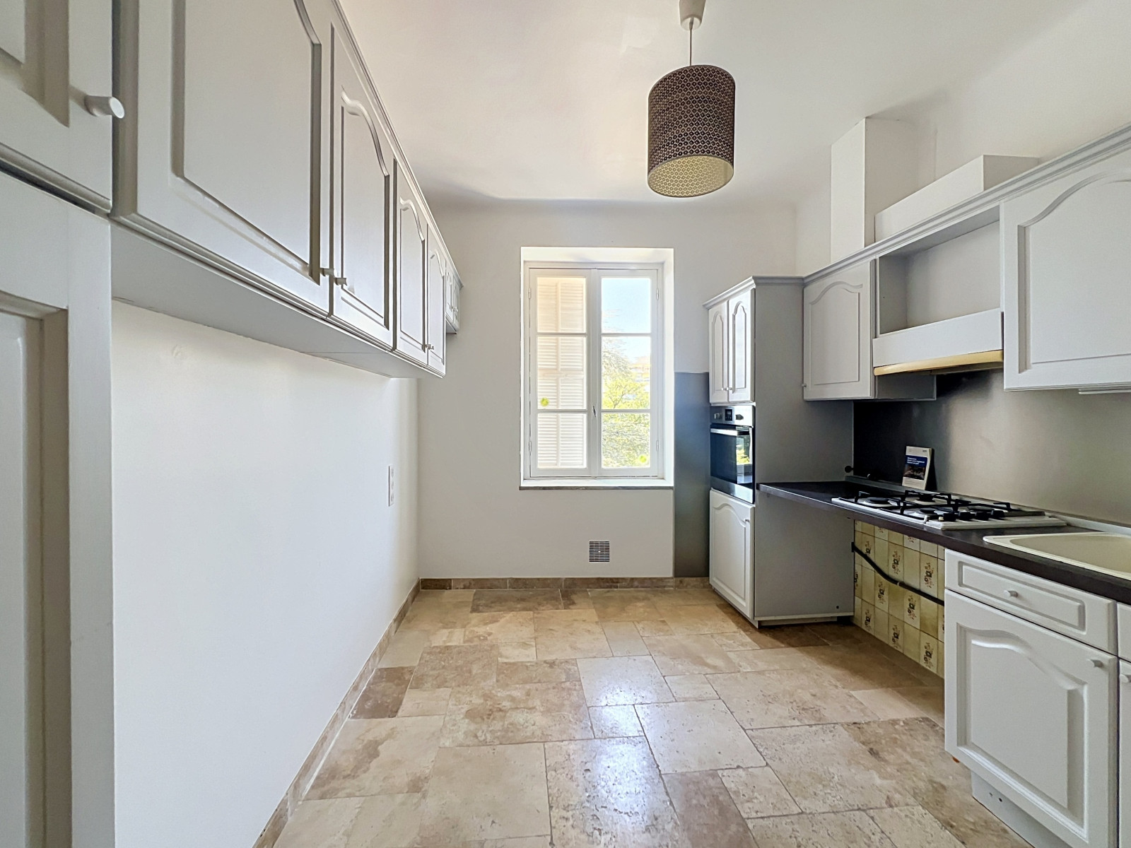 
                                                Location
                                                 Appartement  - 4 pièces  - 97.54 m²