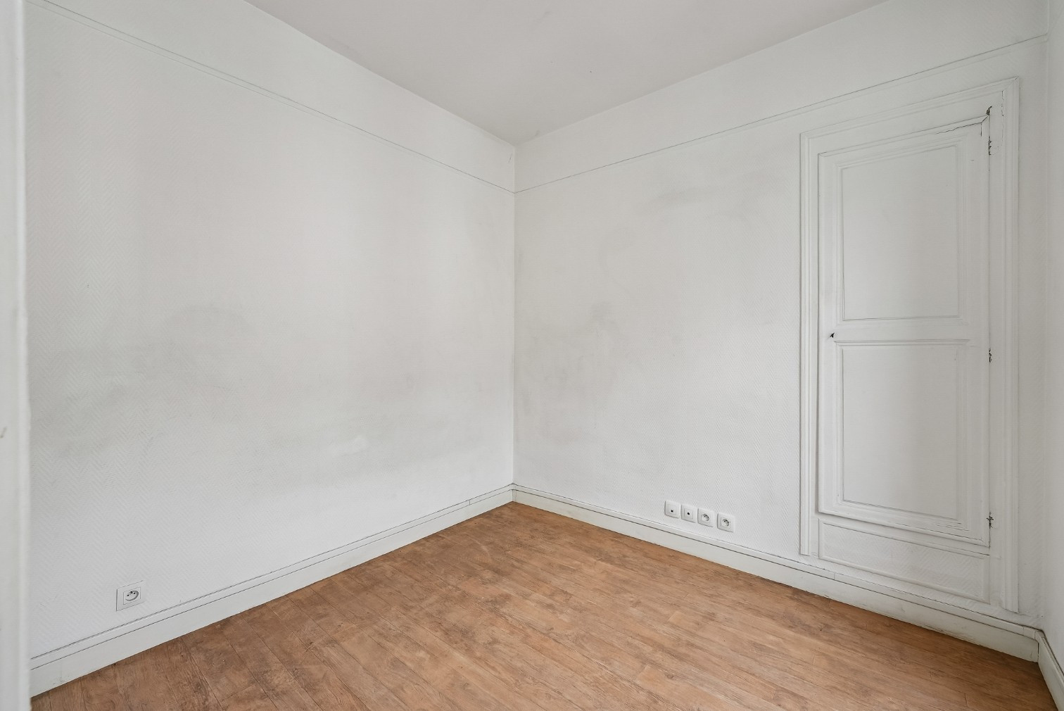 
                                                Vente
                                                 Appartement 4 pièces à rénover - Paris 8e
