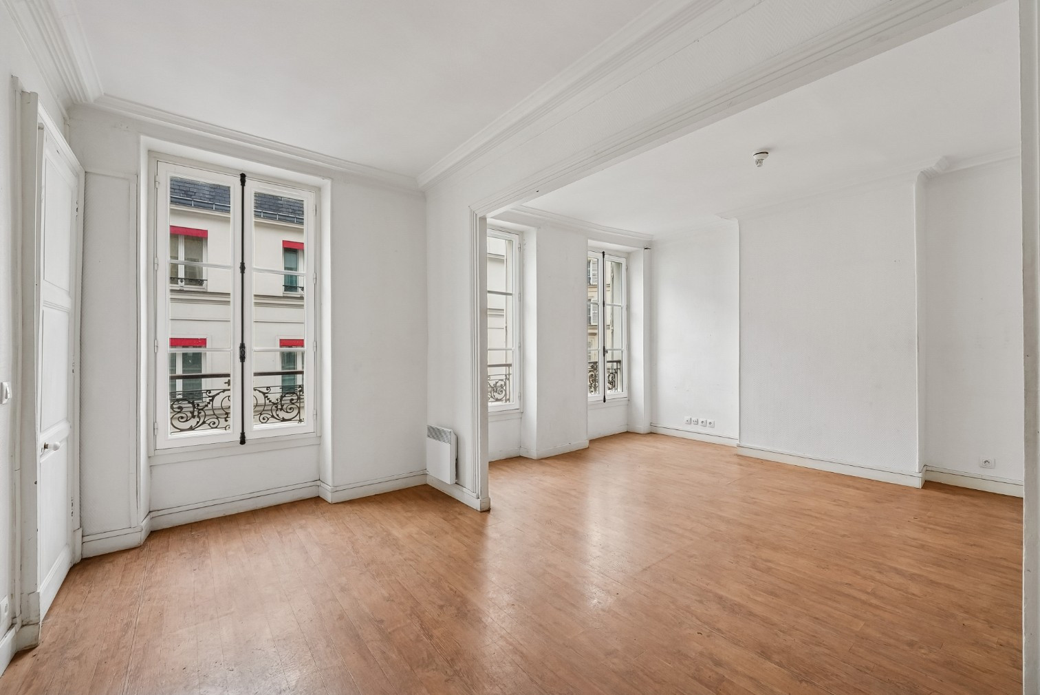 
                                                Vente
                                                 Appartement 4 pièces à rénover - Paris 8e