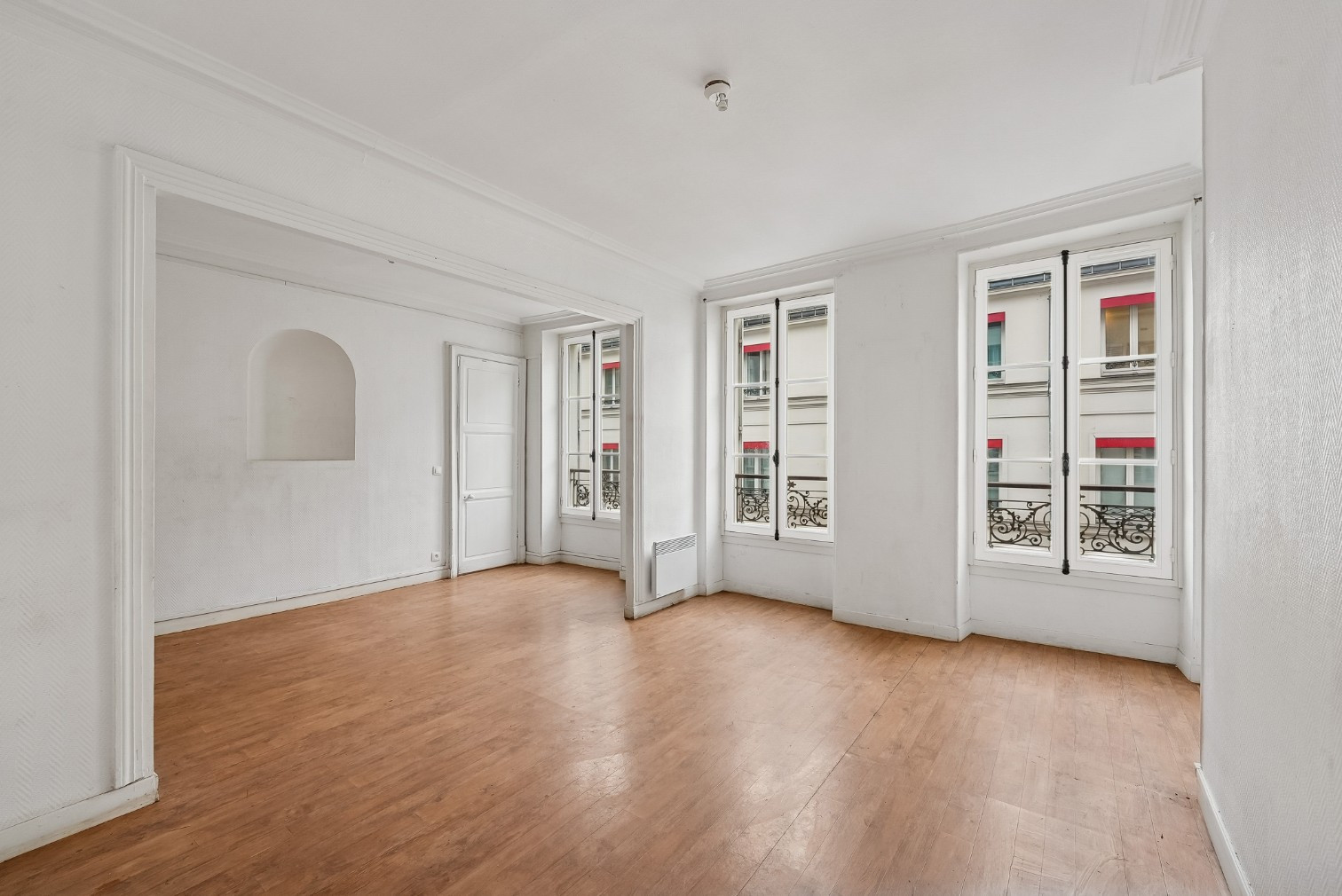 
                                                Vente
                                                 Appartement 4 pièces à rénover - Paris 8e