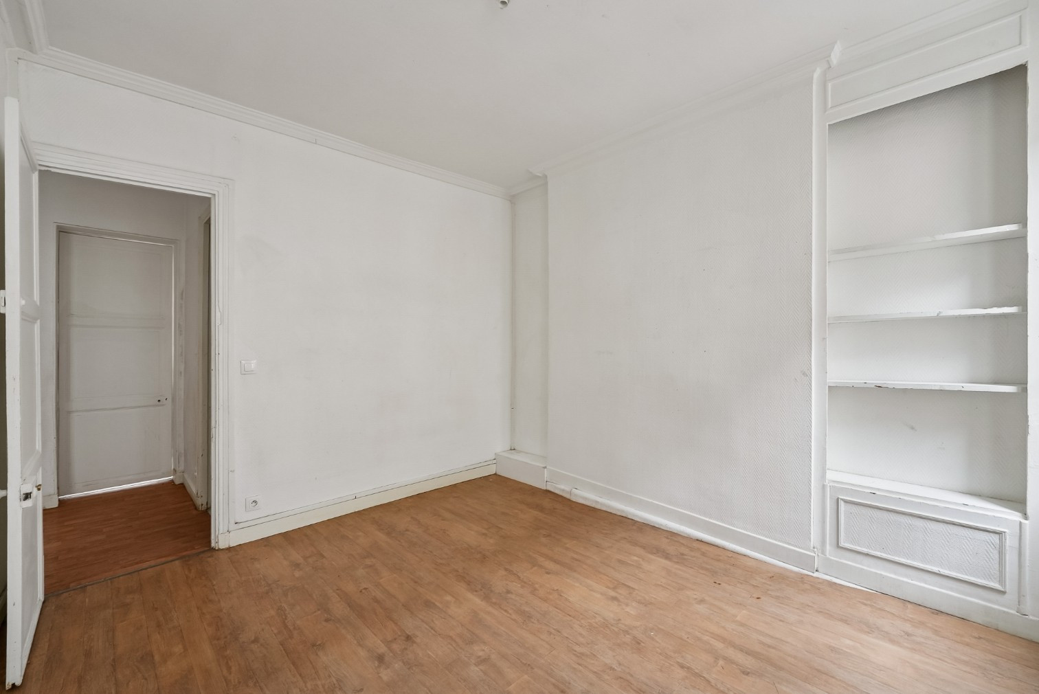 
                                                Vente
                                                 Appartement 4 pièces à rénover - Paris 8e