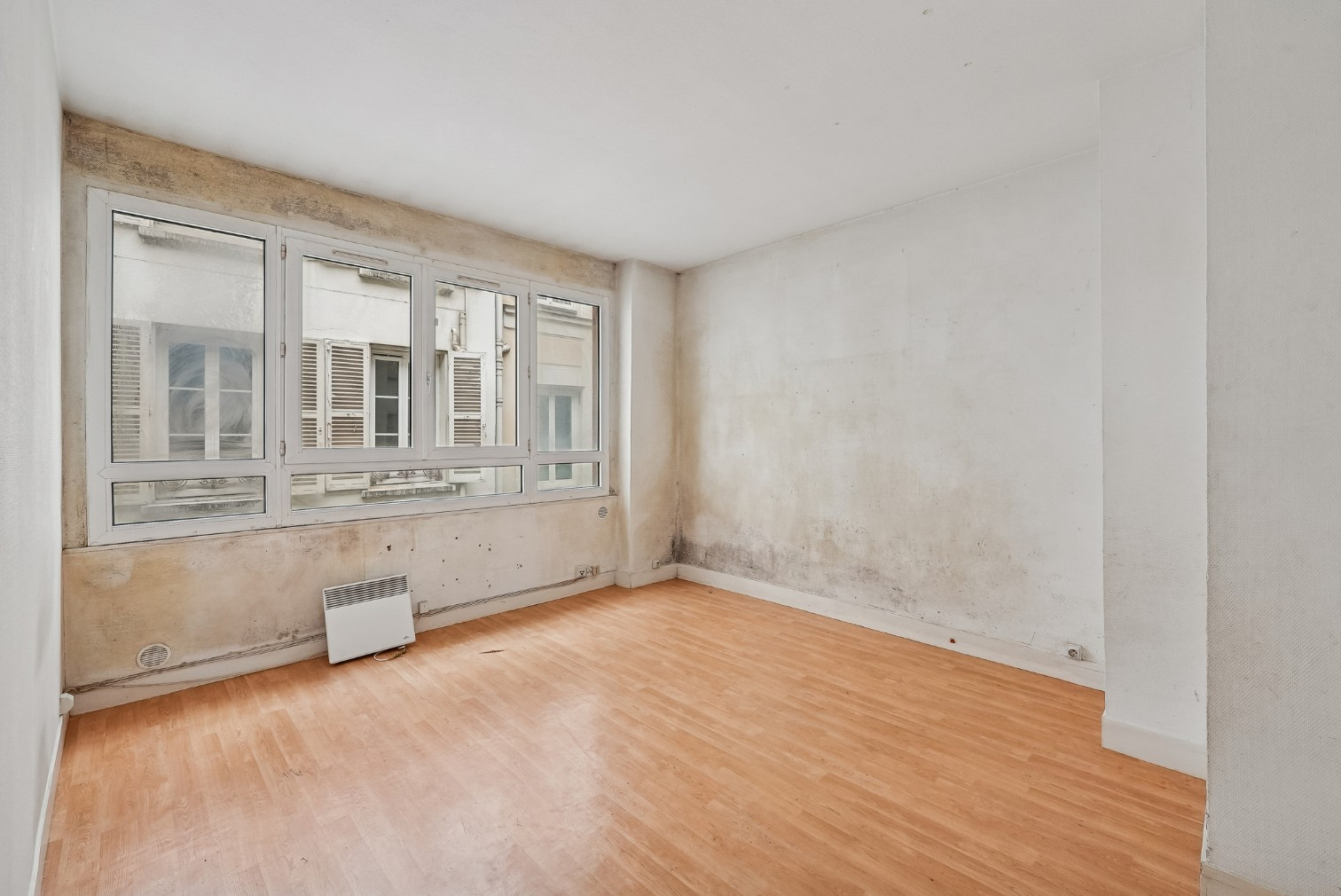 
                                                Vente
                                                 Appartement 4 pièces à rénover - Paris 8e