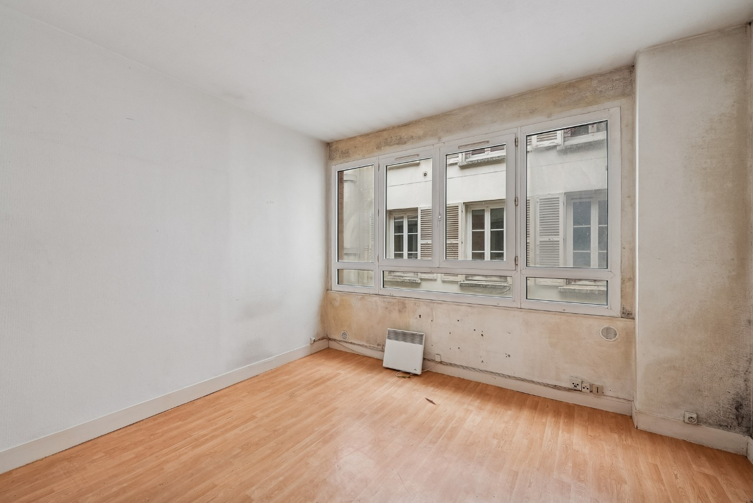 
                                                Vente
                                                 Appartement 4 pièces à rénover - Paris 8e