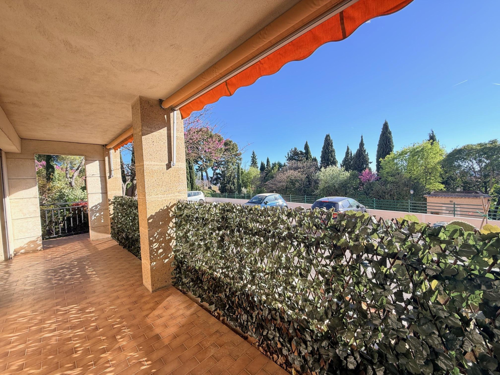 
                                                Vente
                                                 Appartement 4 pièces au calme, rez de jardin