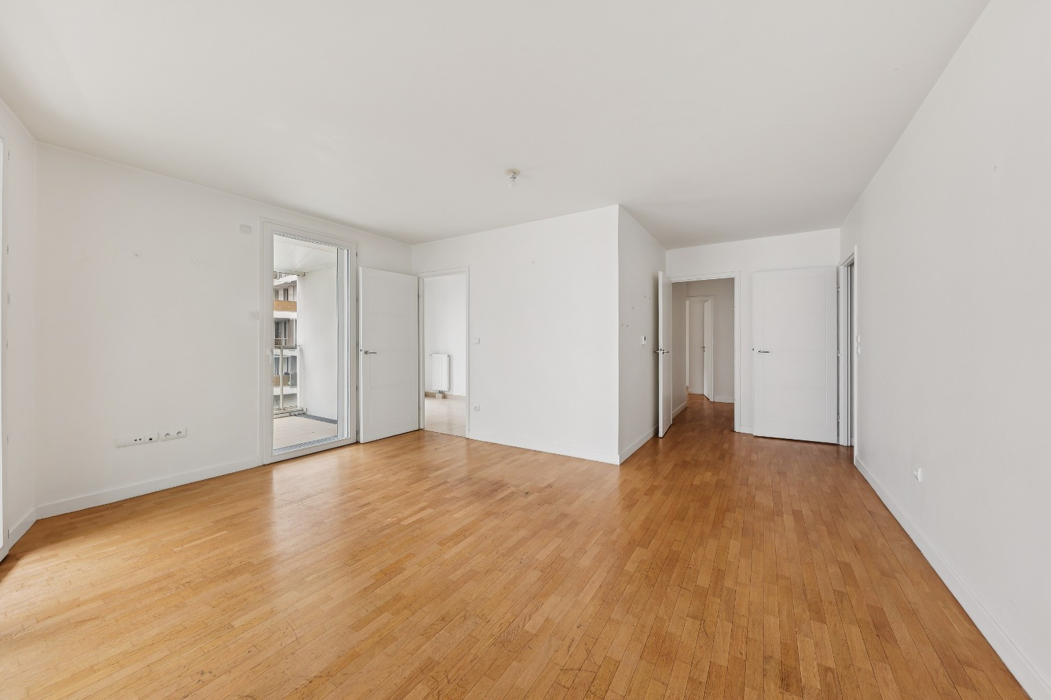 
                                                Vente
                                                 Appartement 4 pièces avec balcon + Parking