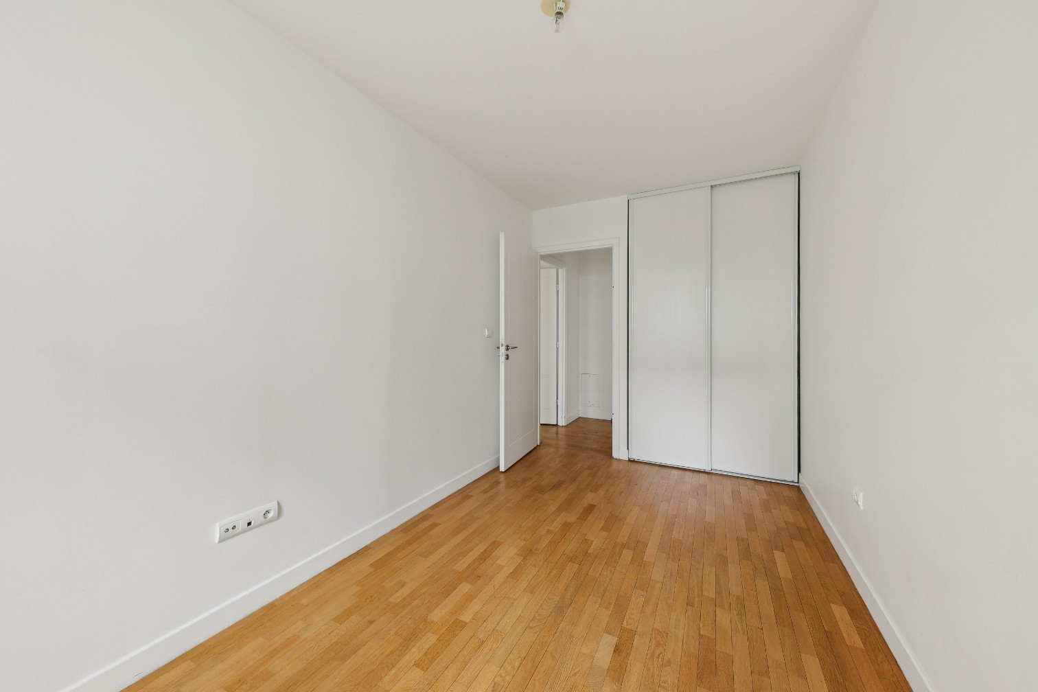 
                                                Vente
                                                 Appartement 4 pièces avec balcon + Parking