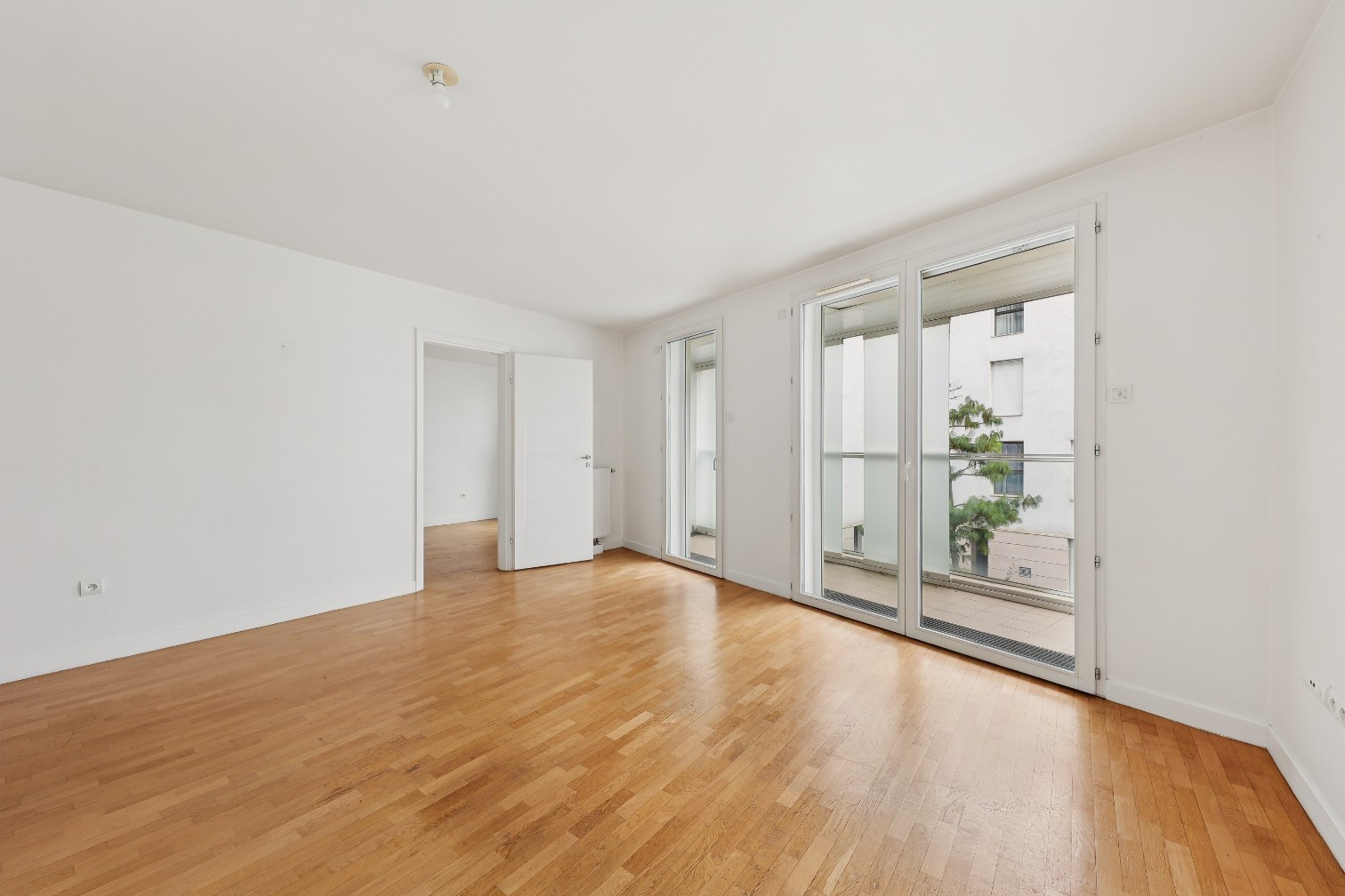 
                                                Vente
                                                 Appartement 4 pièces avec balcon + Parking