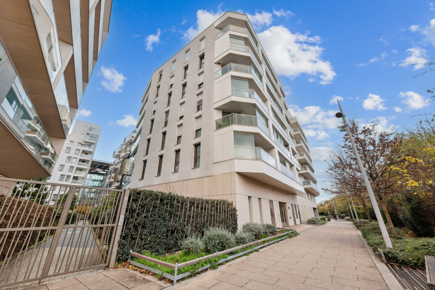
                                                Vente
                                                 Appartement 4 pièces avec balcon + Parking