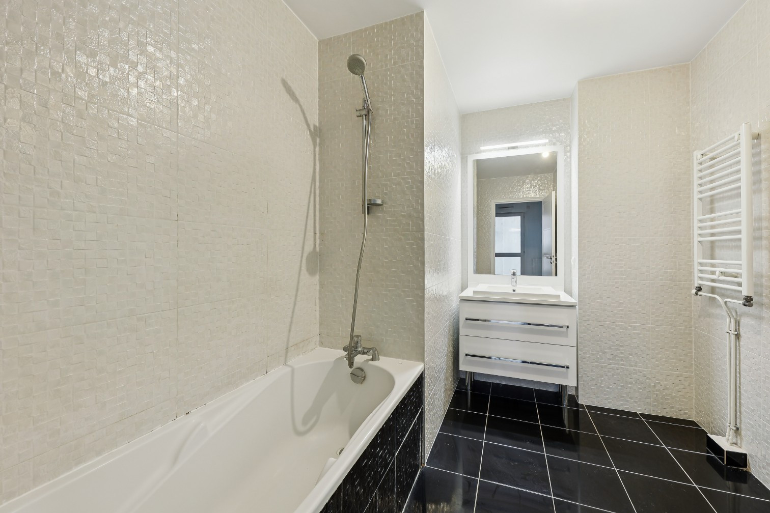 
                                                Vente
                                                 Appartement 4 pièces avec balcon + Parking