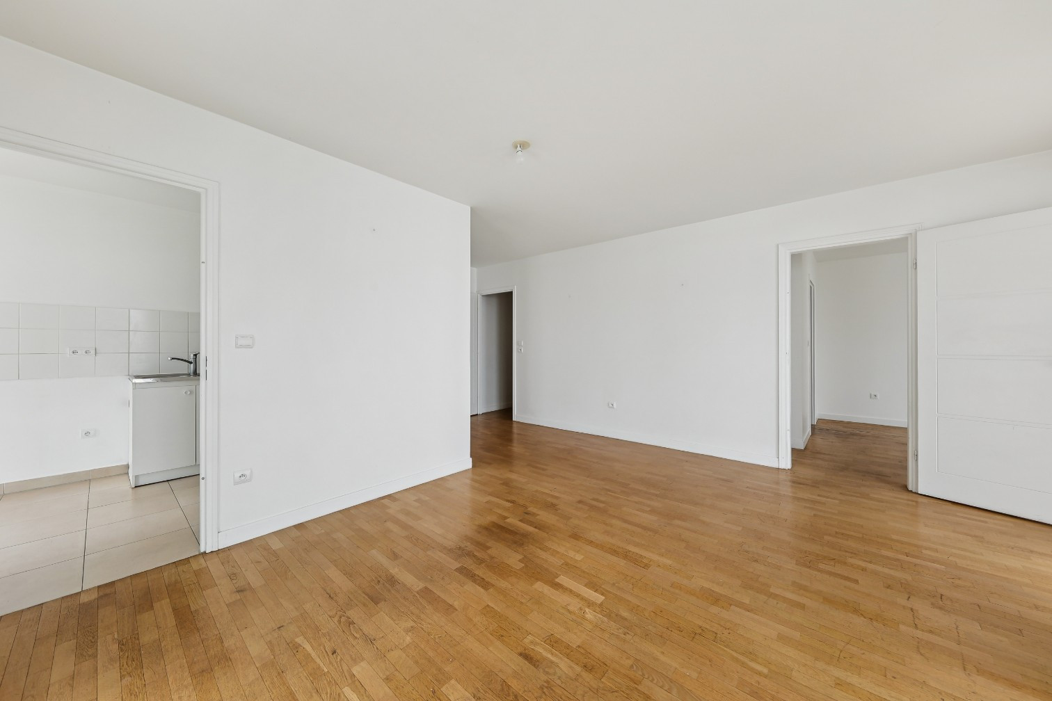 
                                                Vente
                                                 Appartement 4 pièces avec balcon + Parking