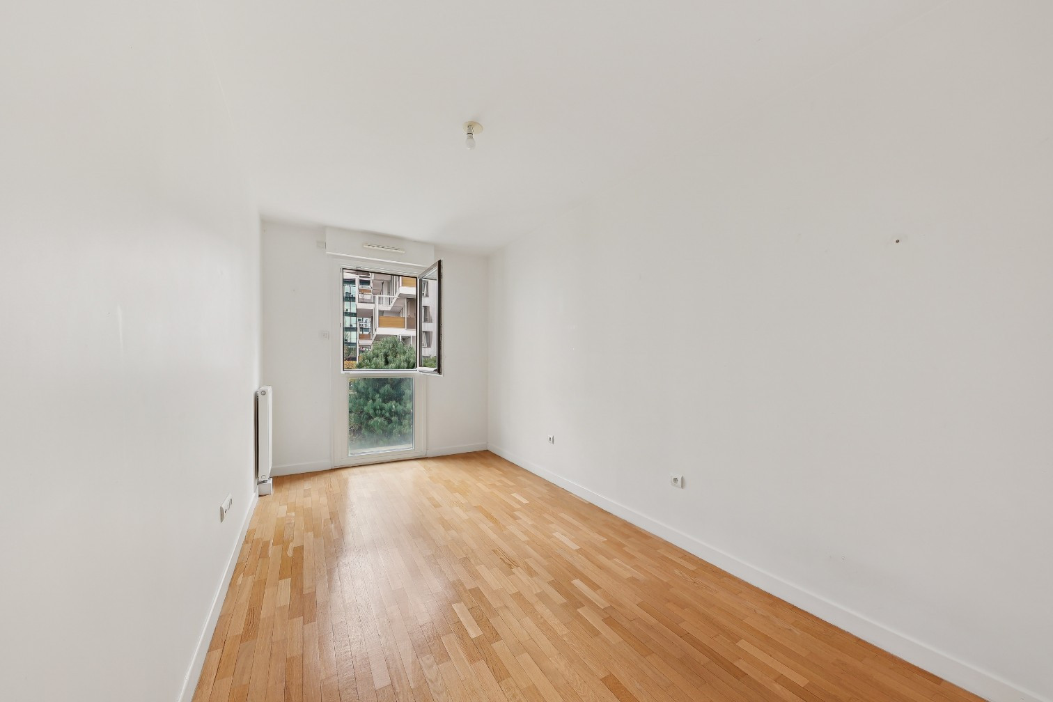 
                                                Vente
                                                 Appartement 4 pièces avec balcon + Parking