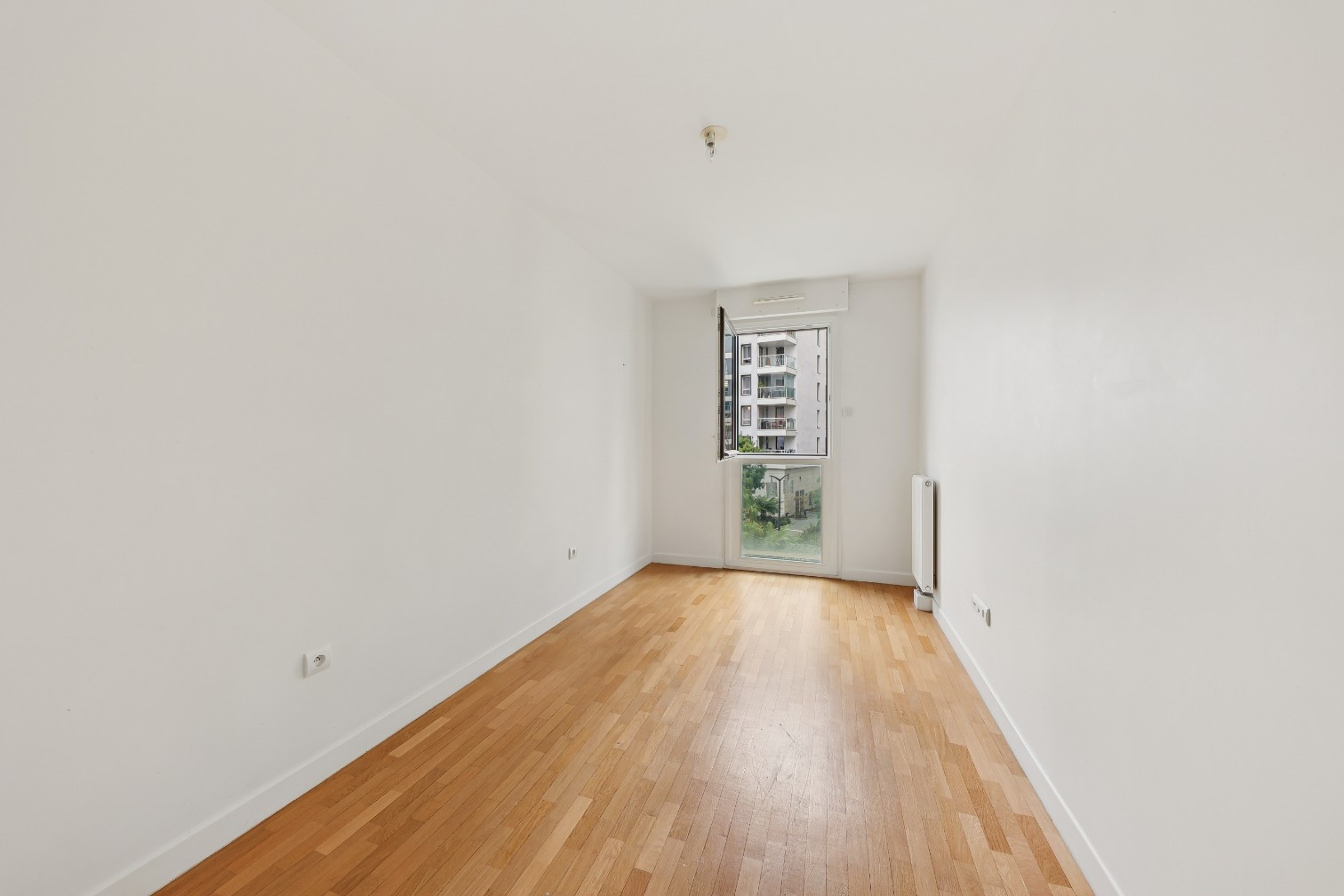 
                                                Vente
                                                 Appartement 4 pièces avec balcon + Parking