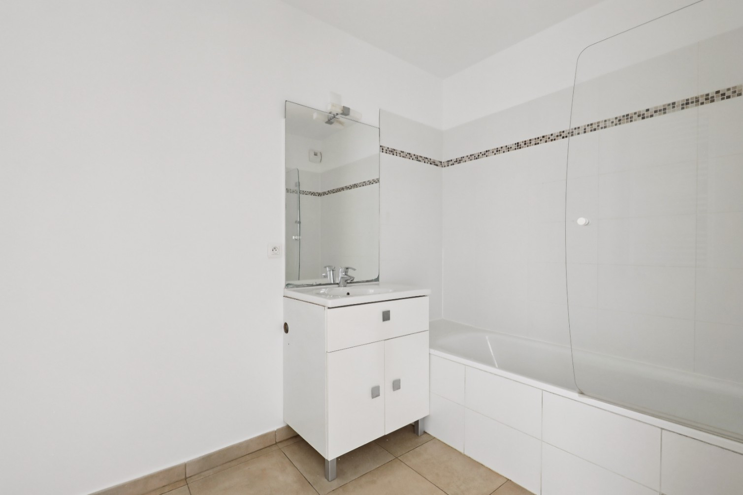 
                                                Vente
                                                 Appartement 4 pièces avec balcon plein Sud !