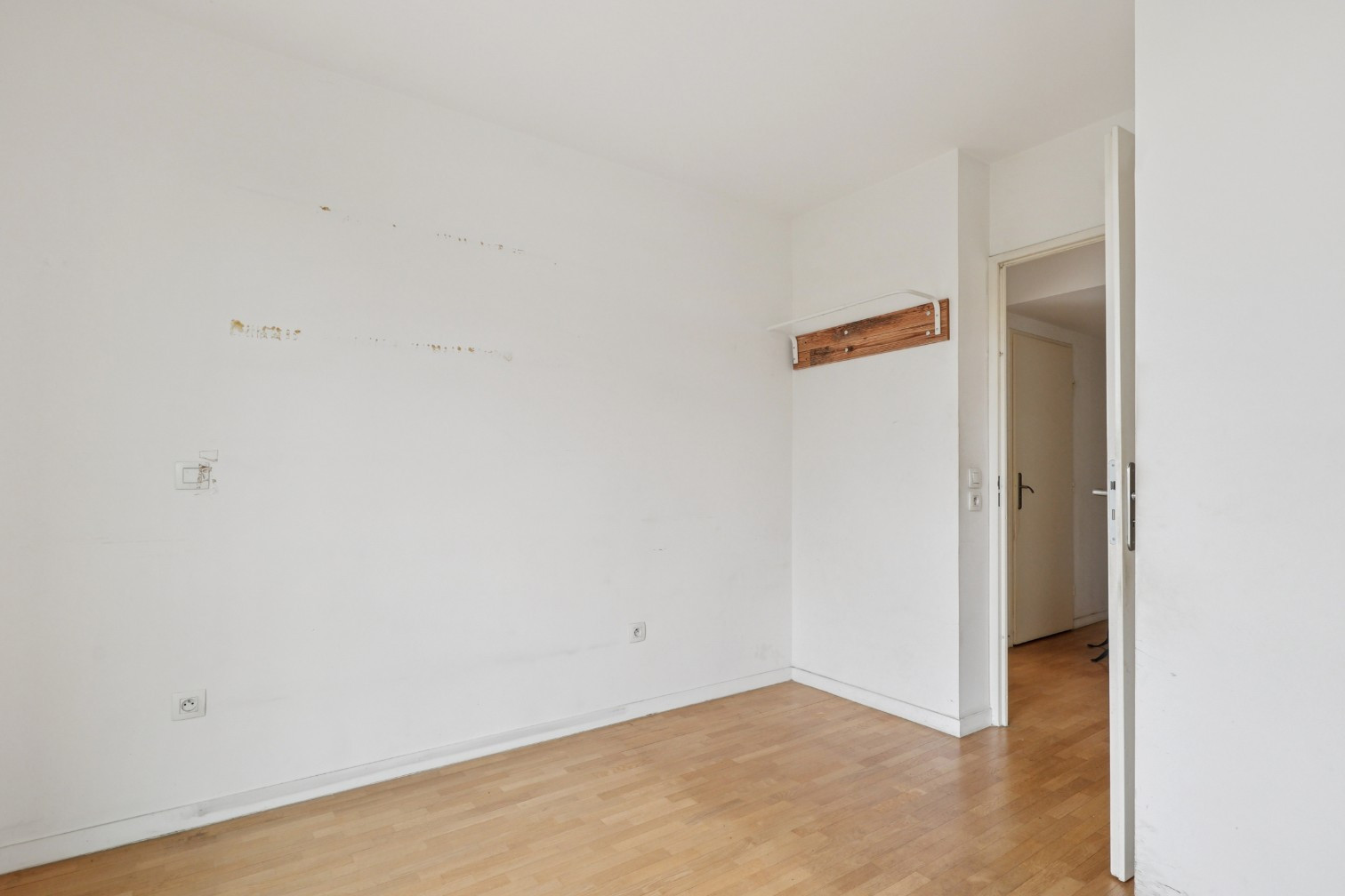 
                                                Vente
                                                 Appartement 4 pièces avec balcon - Saint-Ouen