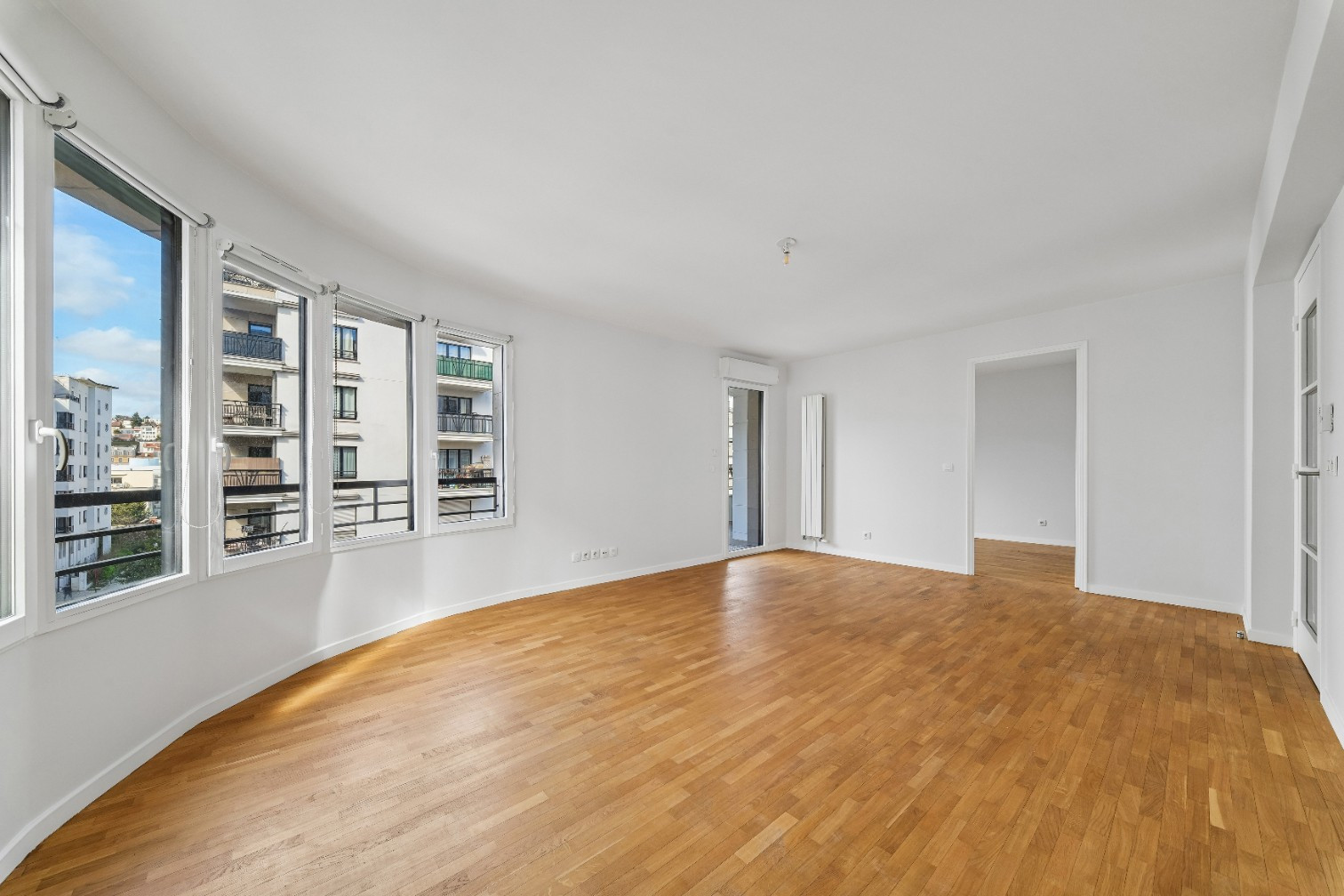 
                                                Vente
                                                 Appartement 4 pièces avec balcon - Suresnes
