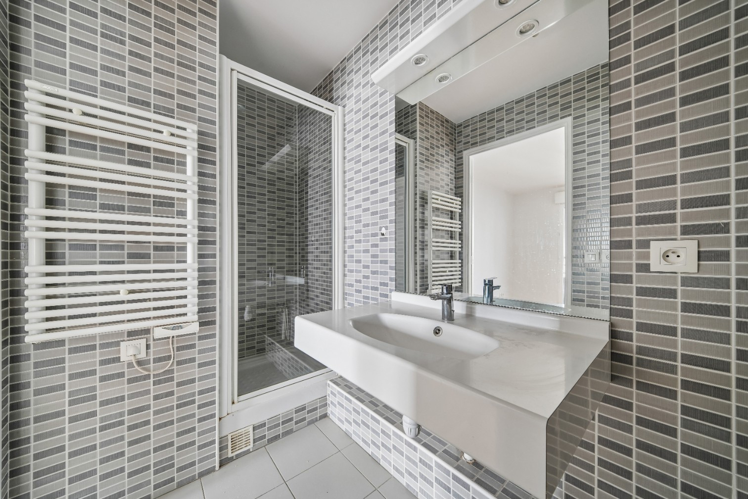 
                                                Vente
                                                 Appartement 4 pièces avec balcon - Suresnes