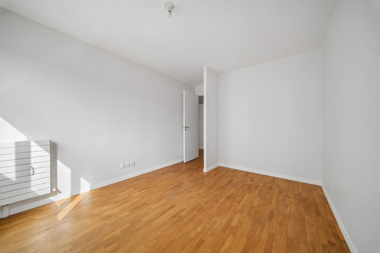 
                                                Vente
                                                 Appartement 4 pièces avec balcon - Suresnes