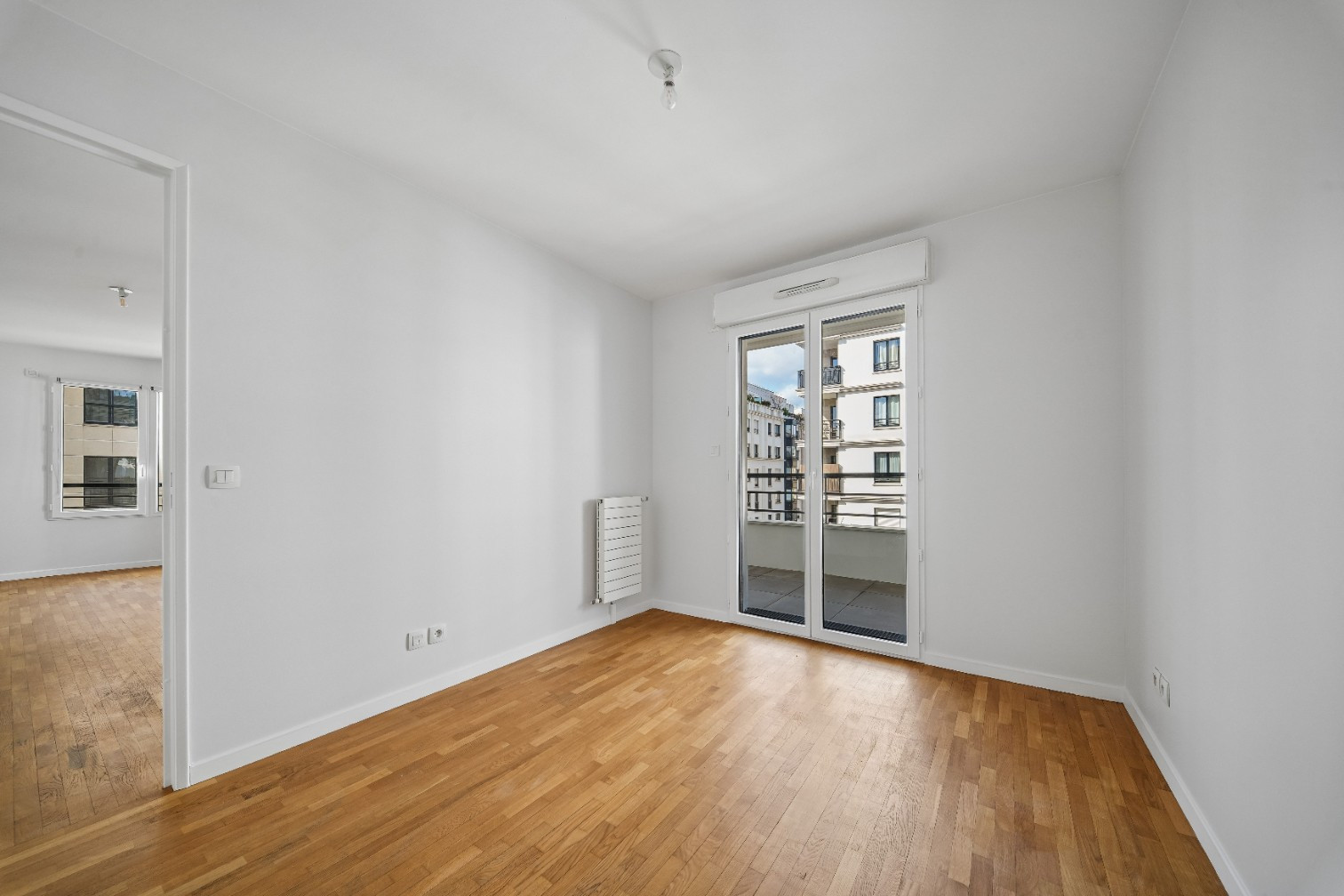 
                                                Vente
                                                 Appartement 4 pièces avec balcon - Suresnes