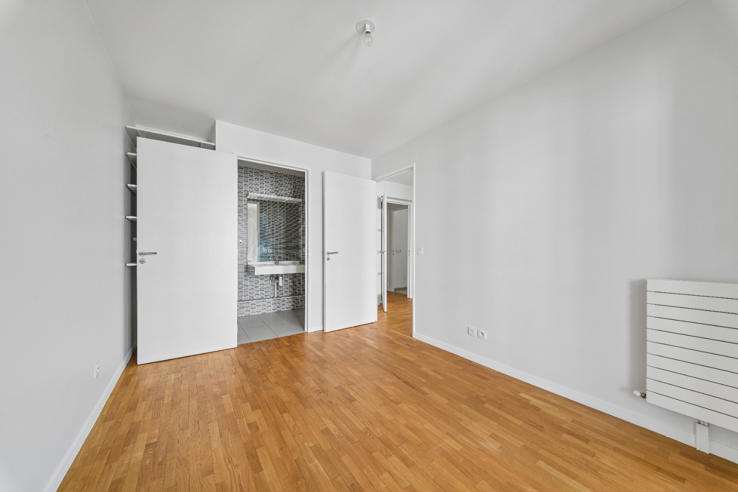 
                                                Vente
                                                 Appartement 4 pièces avec balcon - Suresnes
