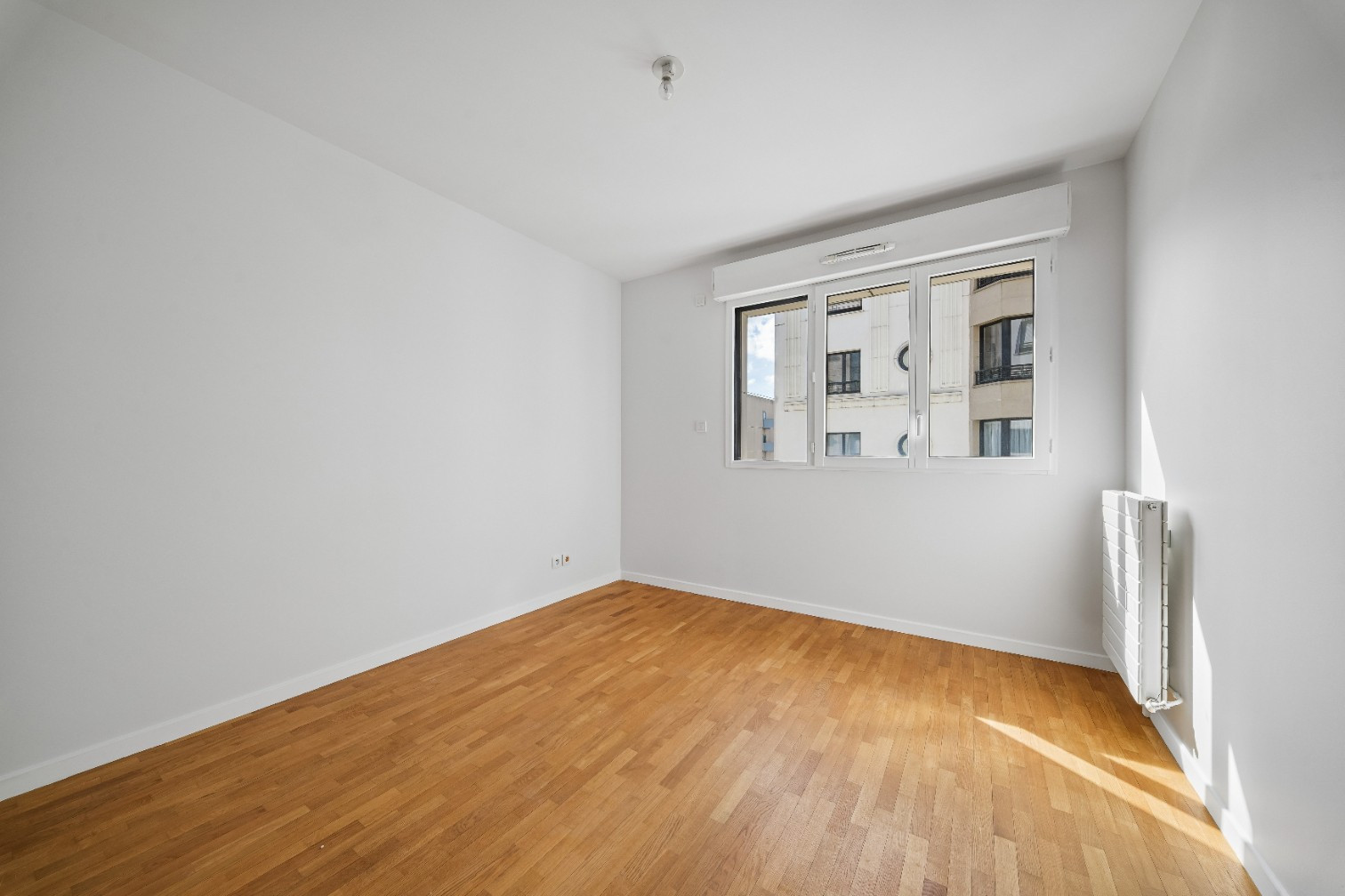 
                                                Vente
                                                 Appartement 4 pièces avec balcon - Suresnes