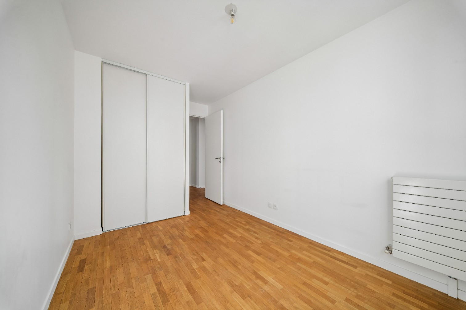 
                                                Vente
                                                 Appartement 4 pièces avec balcon - Suresnes