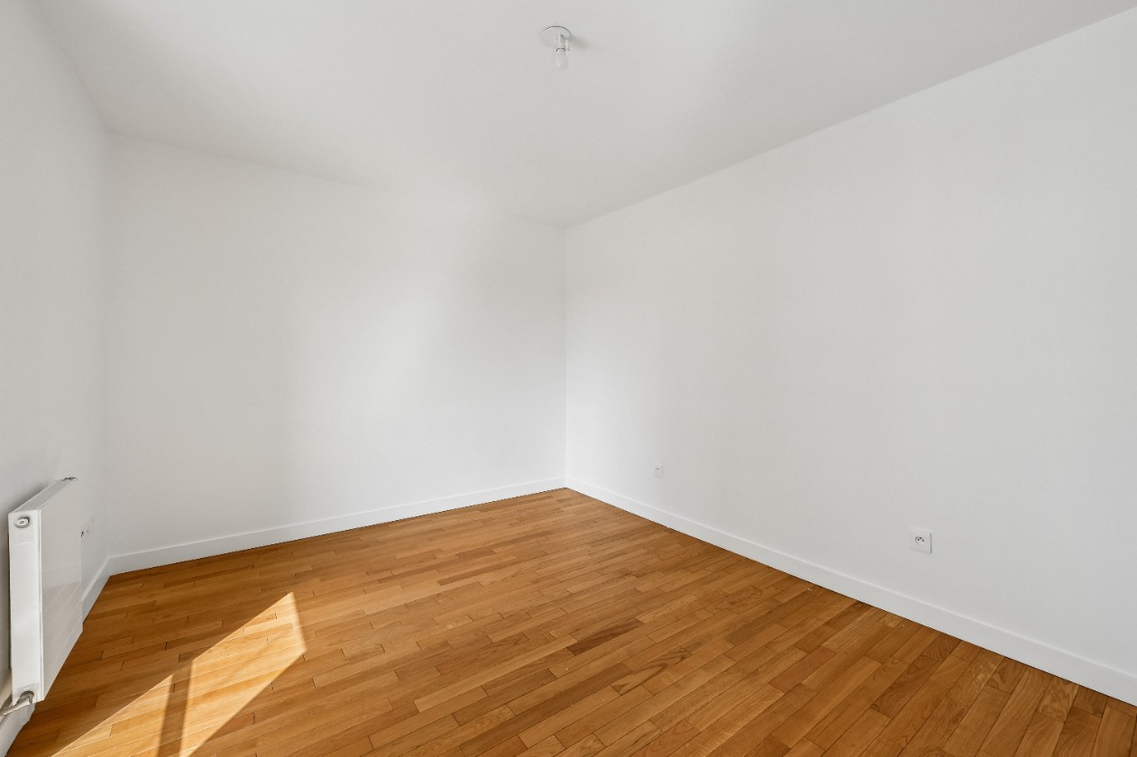 
                                                Vente
                                                 Appartement 4 pièces avec BALCONS