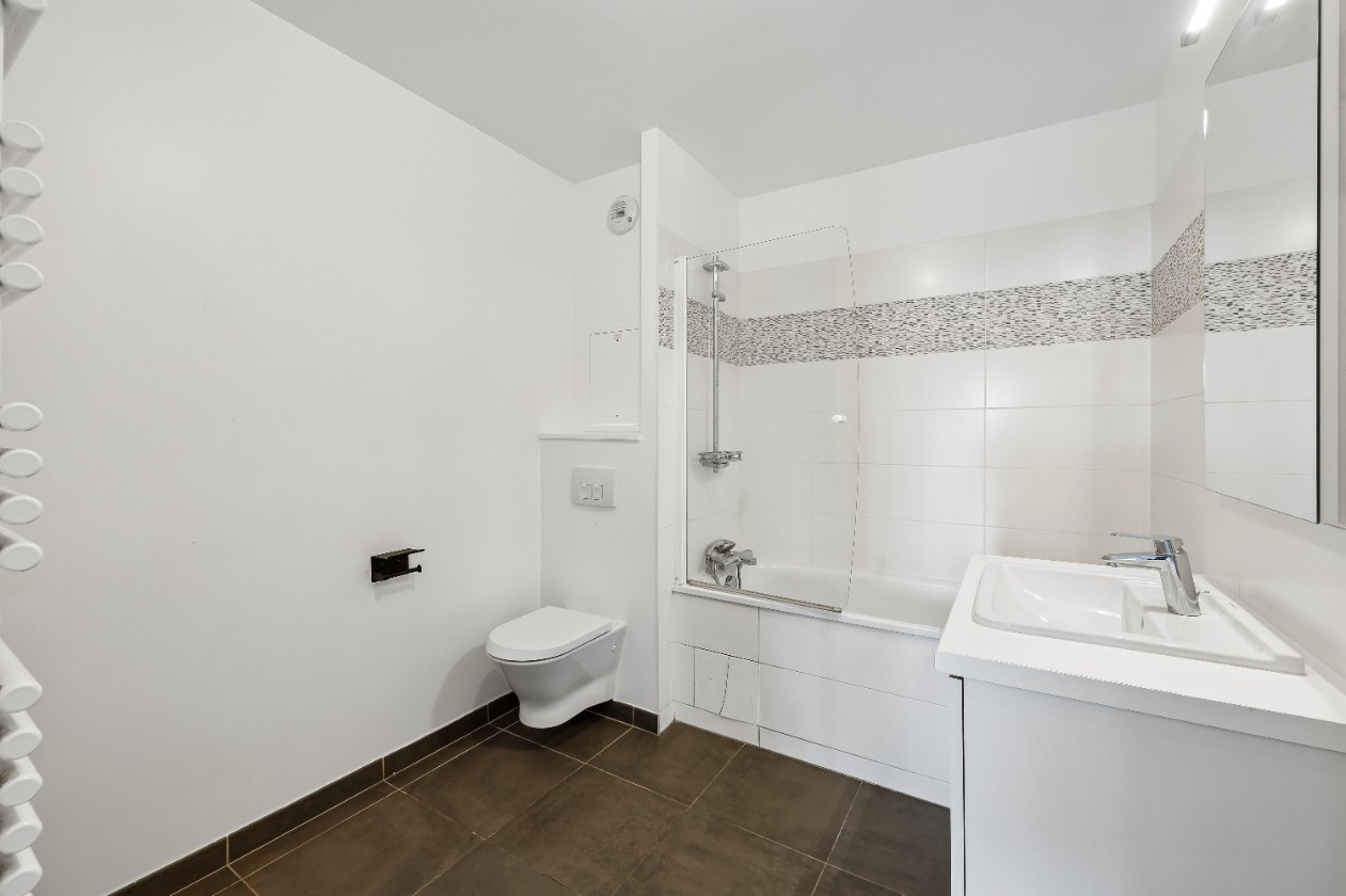 
                                                Vente
                                                 Appartement 4 pièces avec BALCONS