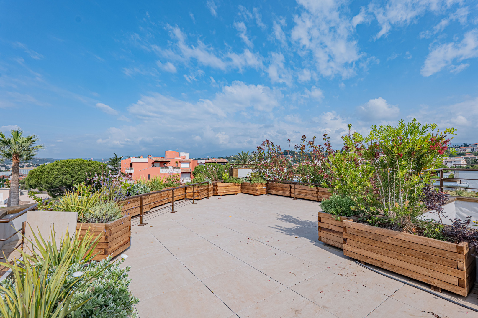 
                                                Vente
                                                 Appartement 4 pièces avec toit terrasse privatif – Vue mer – Résidence confidentielle