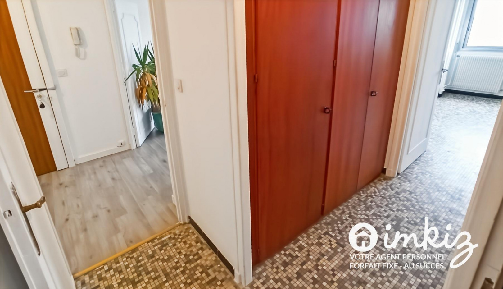 
                                                Vente
                                                 Appartement 4 pièces avec vue imprenable