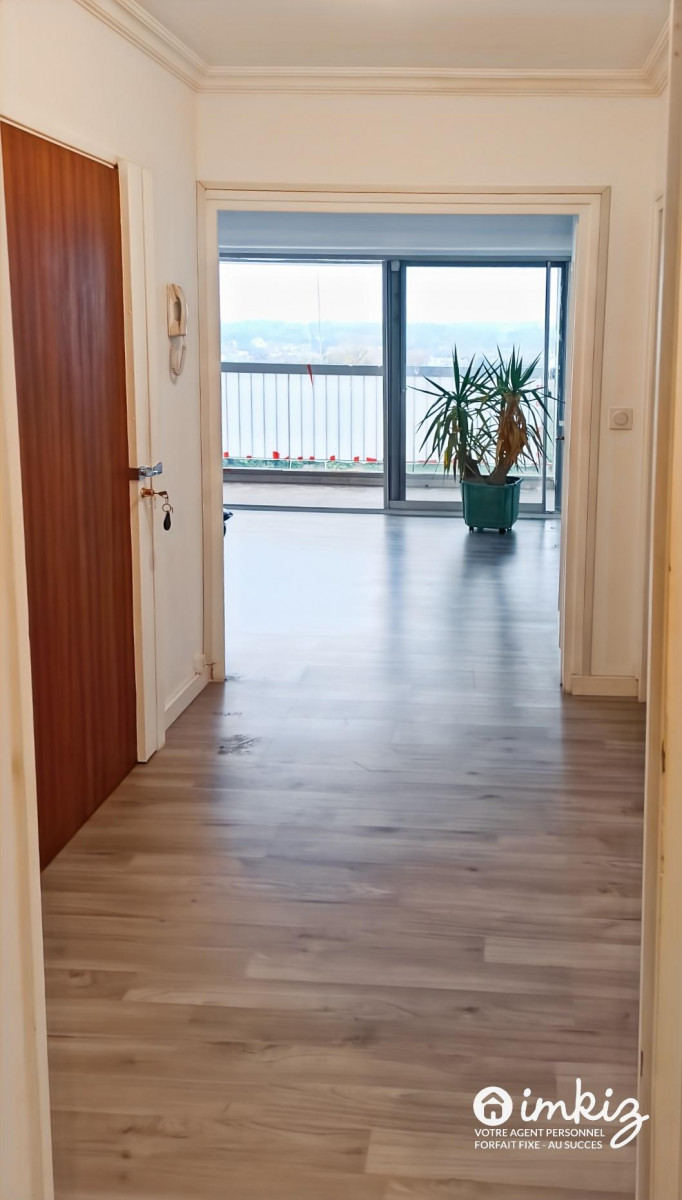 
                                                Vente
                                                 Appartement 4 pièces avec vue imprenable