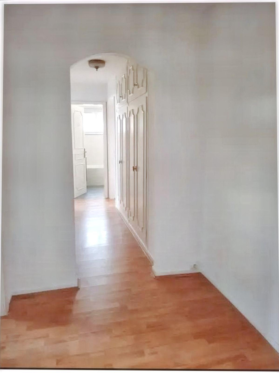 
                                                Location
                                                 Appartement 4 pièces, calme avec espaces verts