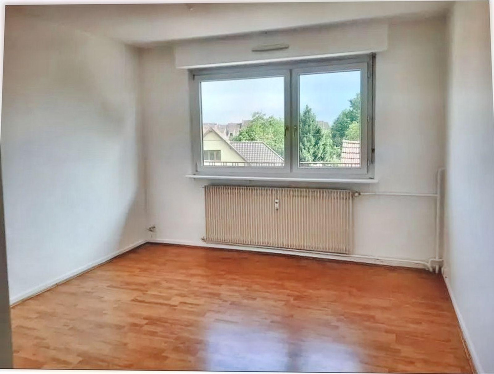 
                                                Location
                                                 Appartement 4 pièces, calme avec espaces verts