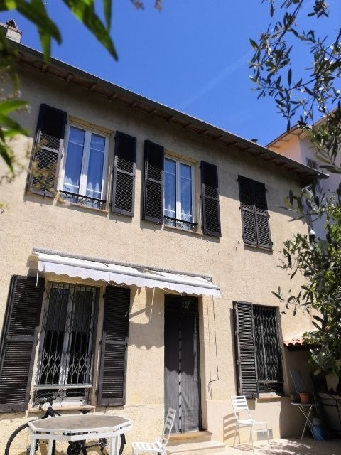 
                                                Vente
                                                 Appartement 4 pièces dans maison Nice Côte d'Azur