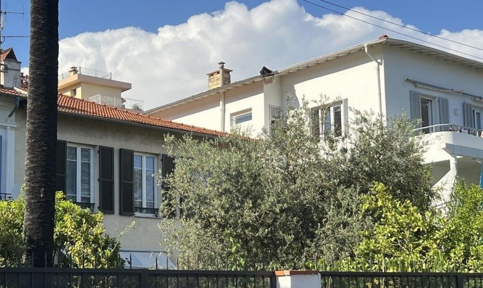 
                                                Vente
                                                 Appartement 4 pièces dans maison Nice Côte d'Azur