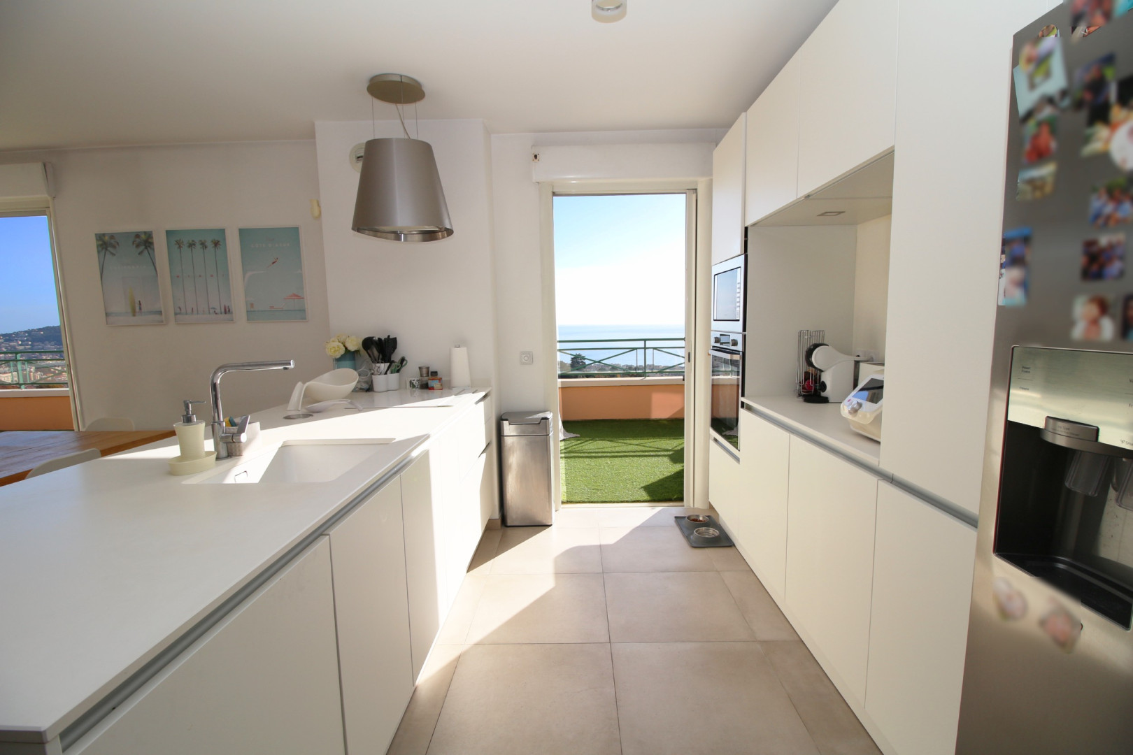 
                                                Vente
                                                 Appartement 4 pièces dernier etage Vue mer panoramique a vendre