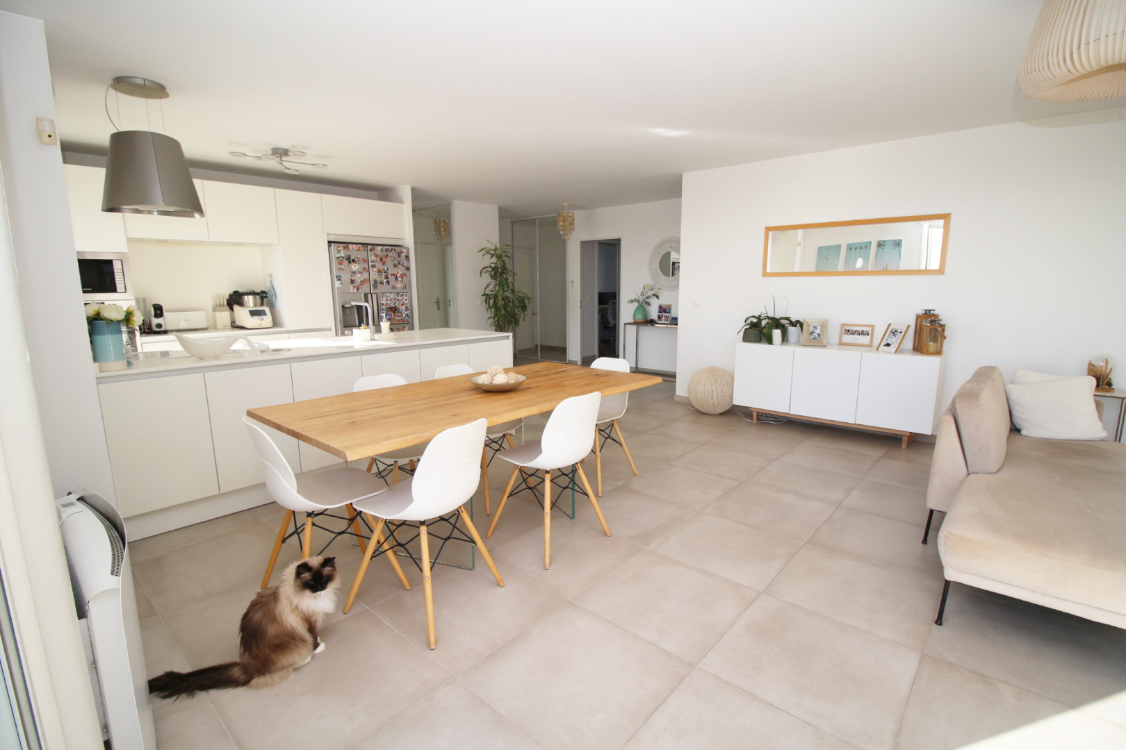 
                                                Vente
                                                 Appartement 4 pièces dernier etage Vue mer panoramique a vendre