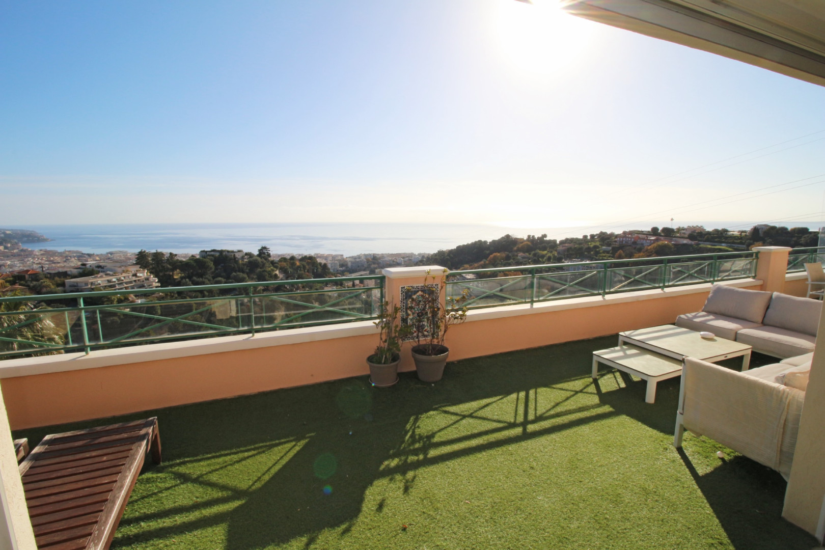 
                                                Vente
                                                 Appartement 4 pièces dernier etage Vue mer panoramique a vendre