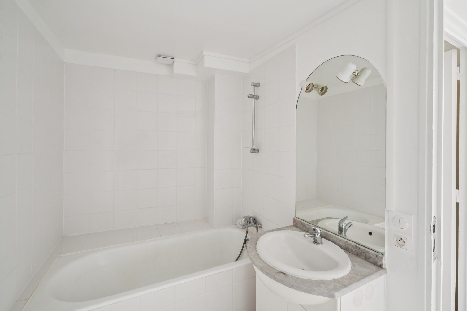 
                                                Vente
                                                 Appartement 4 pièces - Marx Dormoy