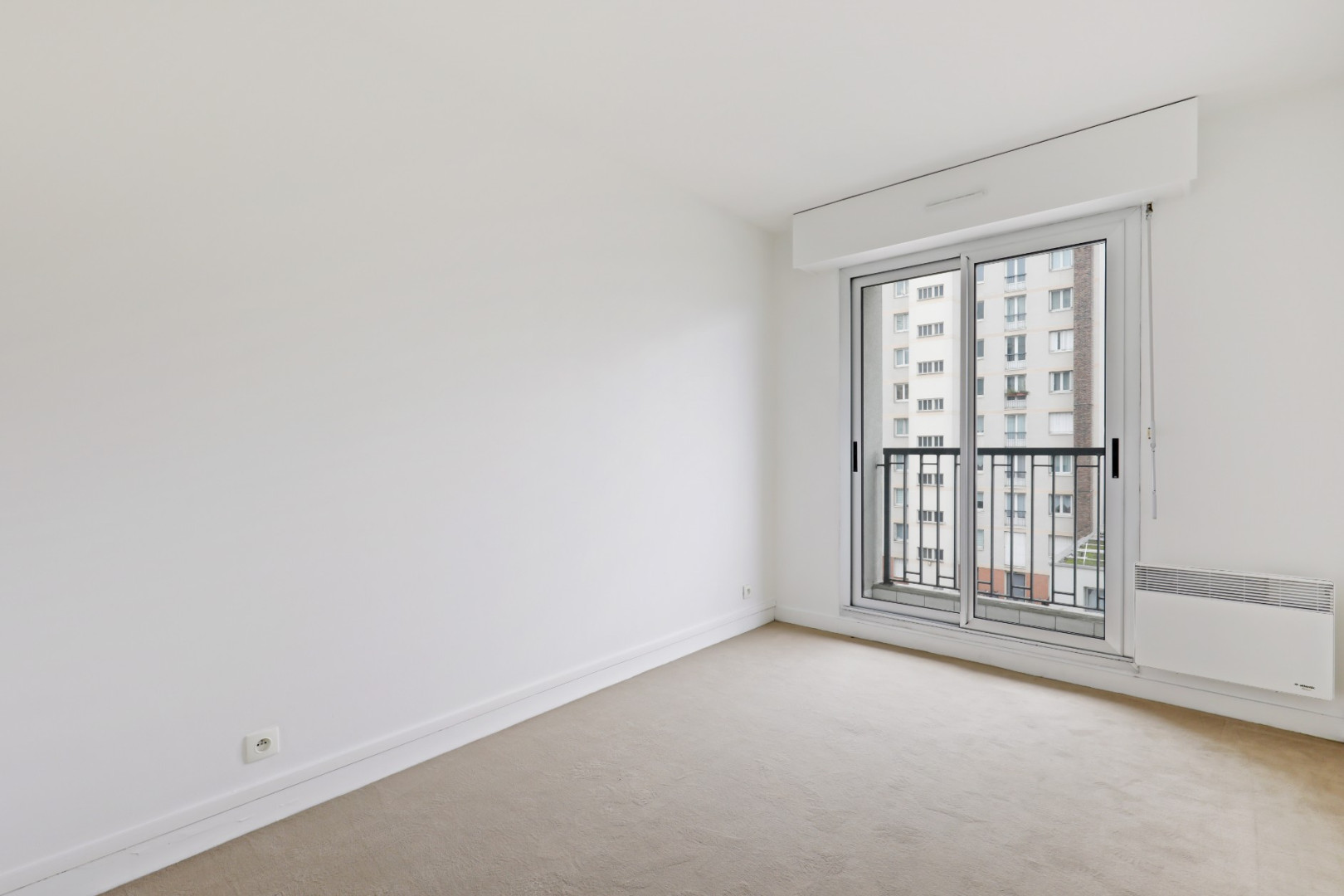 
                                                Vente
                                                 Appartement 4 pièces - Paris 20e