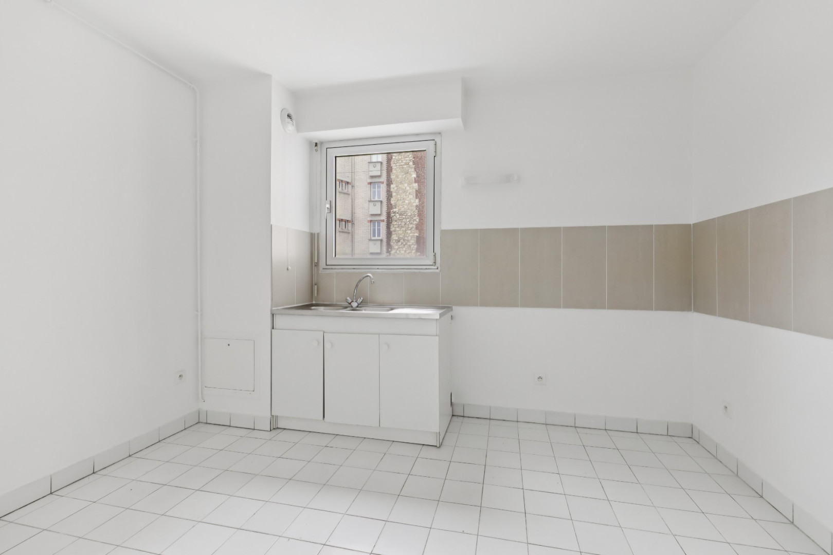 
                                                Vente
                                                 Appartement 4 pièces - Paris 20e